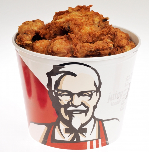 KFC의 창립자이자 마스코트, 커널 샌더스는 기업 홍보를 위해 왕성하게 활동하다가 1980년 급성 백혈병으로 세상을 떠났다. [사진=도서출판 부키] 